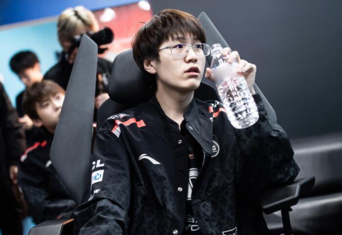 而三镇在客 而三镇在客