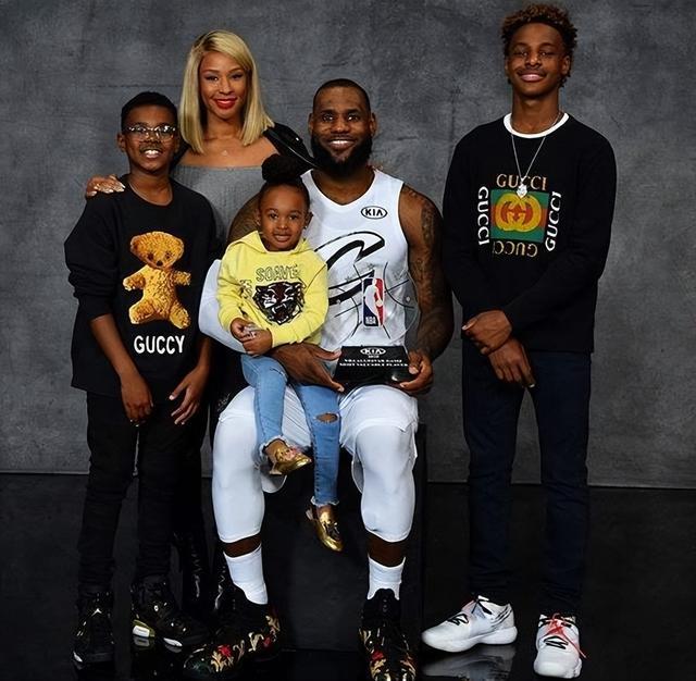 公众人物的 公众人物的